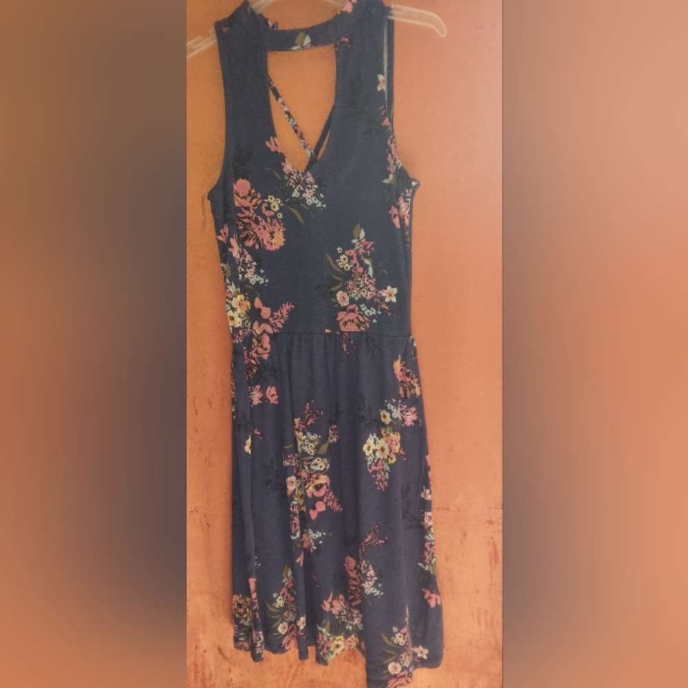 Dress - Picture 6 of 6